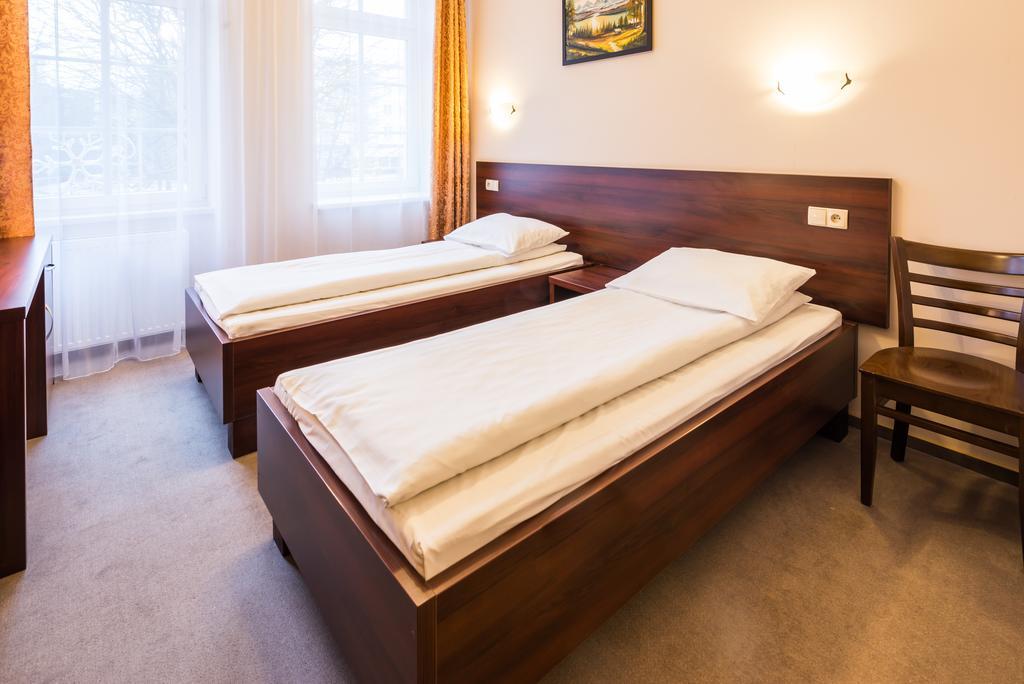 Hotel Cesarski - Kaiserhof Giżycko Habitación foto